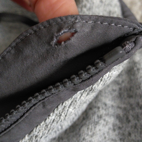 Lululemon Size 8 Grey Full Zip Knit Jacket *Flaw - Picture 16 of 16